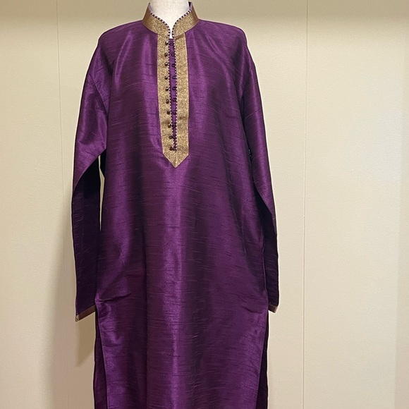 Men’s Purple Jacquard Embroidered Collar Kurta Pyjama Set 44 - Picture 1 of 9